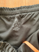 將圖片載入圖庫檢視器 ADIDAS Size M Aeroready Black and Orange Shorts NEW OCT2321 - Bisy Clothing