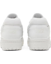 Load image into Gallery viewer, New Balance 550 (W) in White - Bisy Clothing