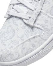 將圖片載入圖庫檢視器 Nike Dunk Low ESS White Paisley - Bisy Clothing