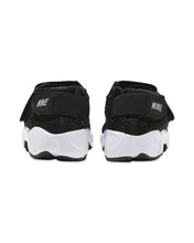 將圖片載入圖庫檢視器 Nike Rift Boys in Black GS (2024) - Bisy Clothing